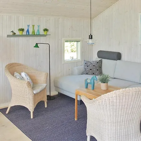 Amazing Home In Humble With Sauna Nordenbro Vesteregn